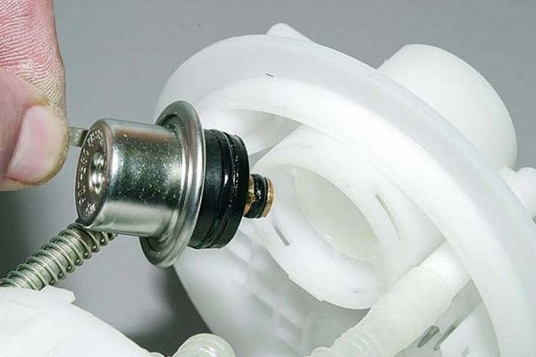 Замена топливного клапана MITSUBISHI Pajero, №2