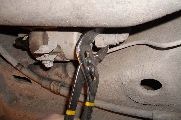 Замена топливной трубки MITSUBISHI Pajero, №2