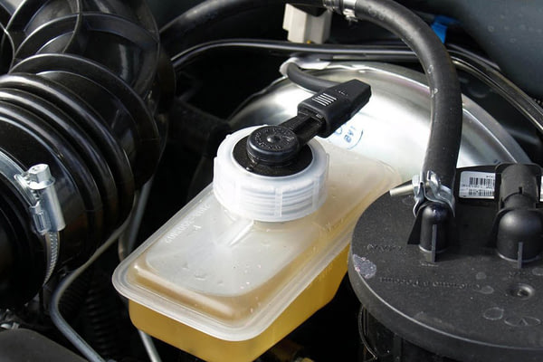 Замена тормозной жидкости MITSUBISHI Pajero, №1