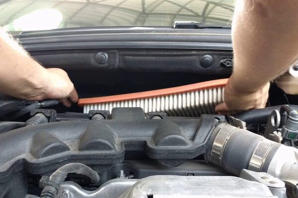 Замена воздушного фильтра MITSUBISHI Lancer, №1