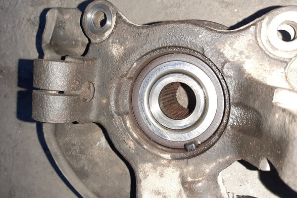 Замена заднего ступичного подшипника MITSUBISHI Colt, №2