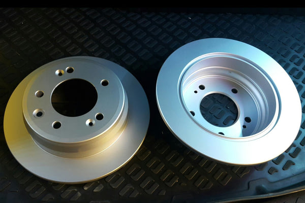 Замена задних тормозных дисков MITSUBISHI Pajero, №1