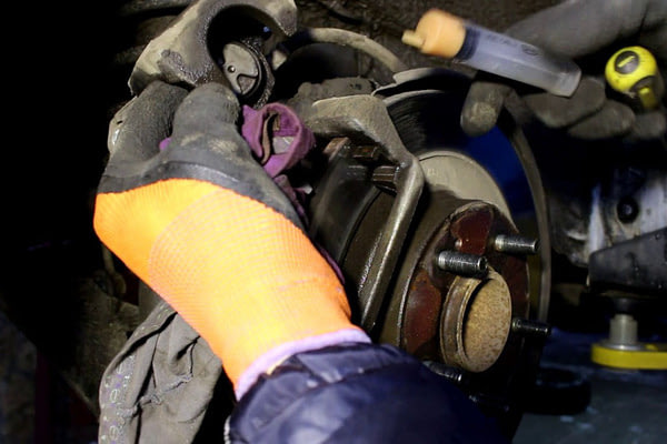 Замена задних тормозных колодок MITSUBISHI ASX, №2